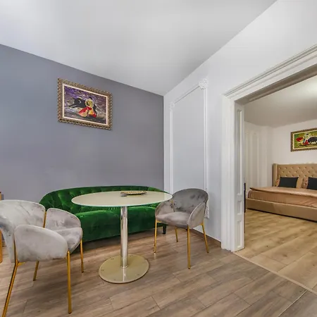 Trinoble Republicii - Comfort In Old Town Apartamento Braşov